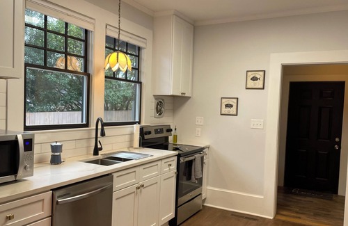 Statesville House | Historic City Charmer, Main