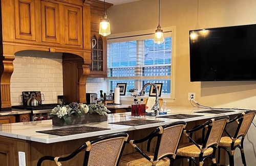 Cleveland Cottage | Historic Cleveland Heights Carriage House!