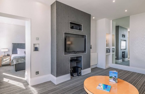 Westcliff-on-Sea Hotel | Historic Cliffside Stay w/Sea Views – Near Beach & Attractions
