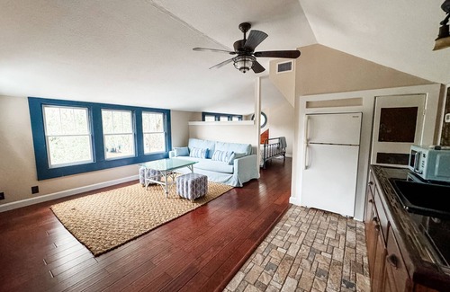 Historic Downtown Apalachicola House | Historic Coastal Retreat: 3‑BR Cape Cod Cottage w/Courtyard, Porch & Bay Access