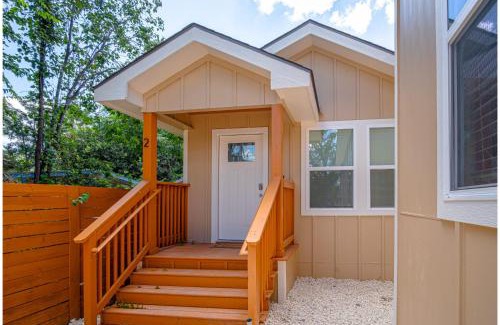 Nevada Street House | Historic Comfort 2BR1BA Guesthouse Near Riverwalk