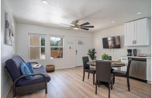 Nevada Street House | Historic Comfort 2BR1BA Guesthouse Near Riverwalk