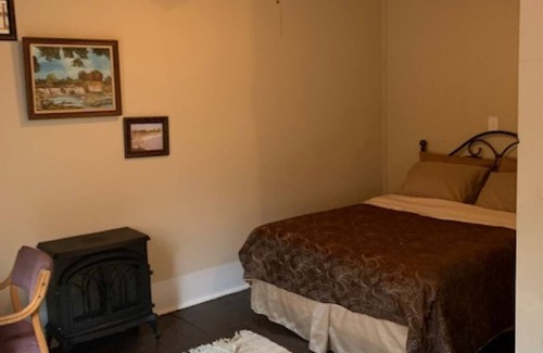Osceola Hotel | Historic Commercial Hotel(Est.1868) "Dam Room"