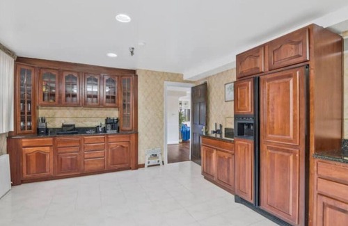 Old Town Alexandria Condo | Historic Condo on King St, 2 blocks from Waterfront, Walk Score of 98 WOW!