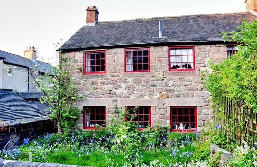 Cromford Cottage | Historic Cottage in a Traditional Mill Village