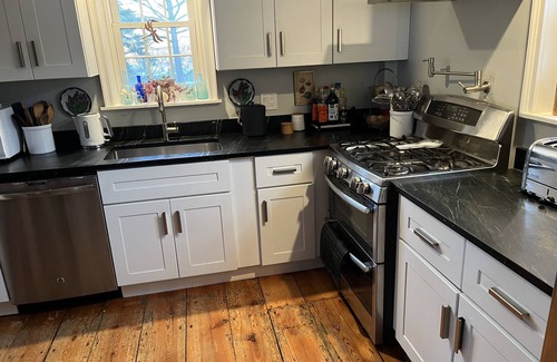 College Hill House | Historic Cottage in Fox Point with Terrace and Gardens. Walk to Brown/RISD