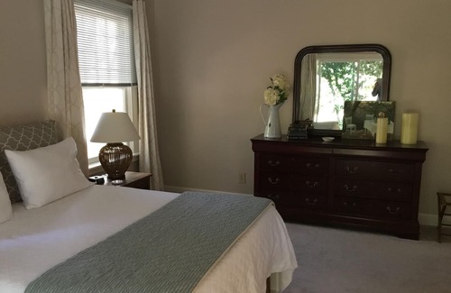 Green Valley Cottage | Historic Cottage in Wine Country