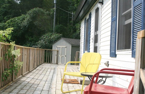 Argyle Cottage | Historic Cottage- near Saratoga- on Summit Lake