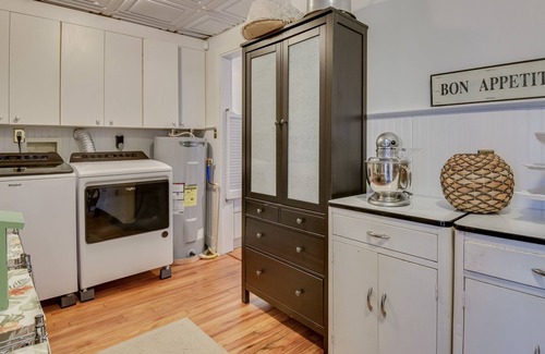 Summerville House | Historic Cottage on The Hill