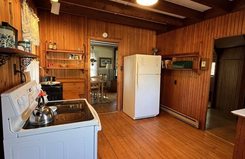 Bailey Island Cottage | Historic cottage with right of way to Little Harbor!