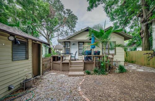 East Lake Morton House | Historic Cottage Walking Distance to FSC & Downtown Lakeland