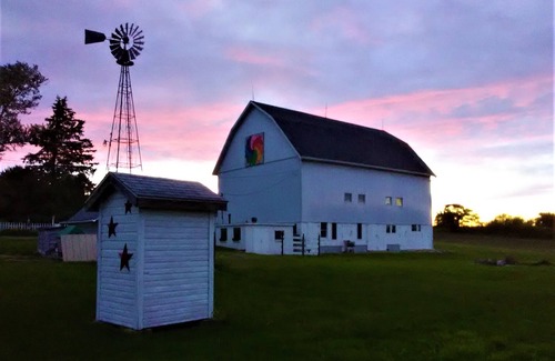 Monroe House | Historic Country Farmhouse for ANY Season!