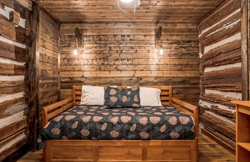 Arrington Cabin | Historic Creekside Cabin at Arrington Reserve