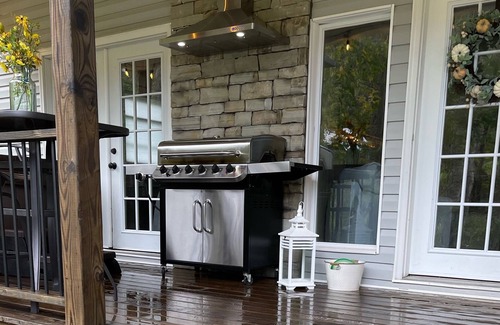 Clyde House | Historic Creekside Cottage