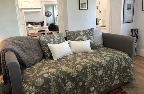 Sonoma House | Historic Cuneo Cottage Downtown Sonoma