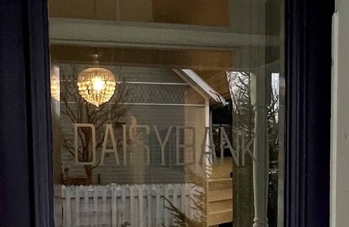 Sunnyside House | Historic Daisybank Cottage