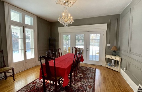 Sunnyside House | Historic Daisybank Cottage