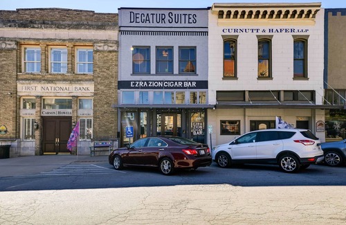 Decatur Apartment | Historic Decatur Apt w/City Square Views