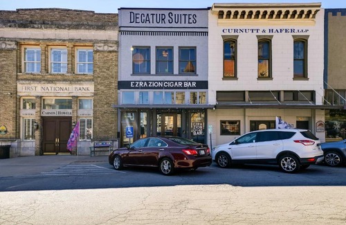 Decatur Apartment | Historic Decatur Apt with City Square Views
