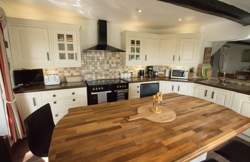 Severn Stoke Cottage | Historic detached cottage, on the banks of the River Severn Nr Upton & Malvern