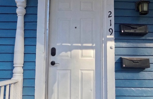 Petersburg Apartment | Historic District 2 Bedroom Gem