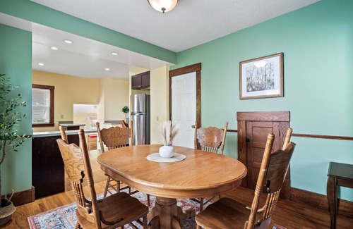 Bedford House | Historic District|Fully Stocked Kitchen|Coffee Bar|Sleeps 6