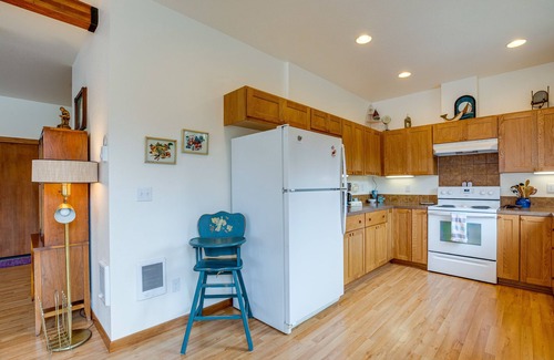 Ocean Park House | Historic District Home - Walk to Willapa Bay!