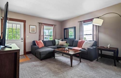 Bedford House | Historic District w Fully Stocked Kitchen and Sleeps 6