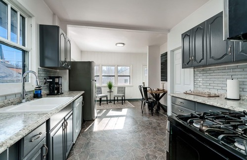 Central - Terry House | Historic District! Walk to the Heart of Downtown!