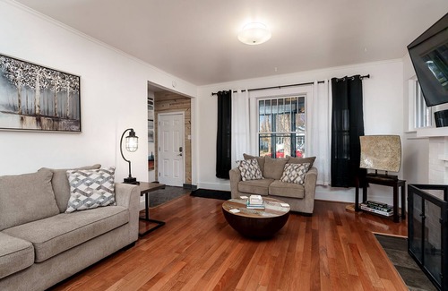 Central - Terry House | Historic District! Walk to the Heart of Downtown!