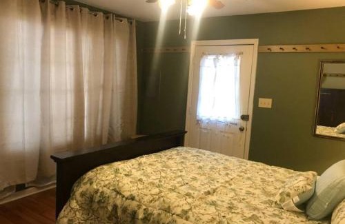 Wilmington Historic District Apartment | Historic district water viewprivate parking 3 cars