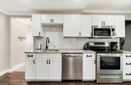 Southport Cottage | Historic dog-friendly renovated cottage with streaming, patio, W/D, & AC