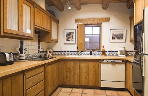 Historic Eastside House | Historic Downtown 2BR 2bath Home 3 blocks from Plaza