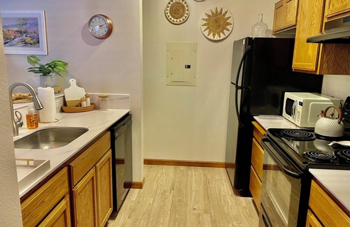 Albany Apartment | Historic downtown Albany, and peaceful river walks await your enjoyment
