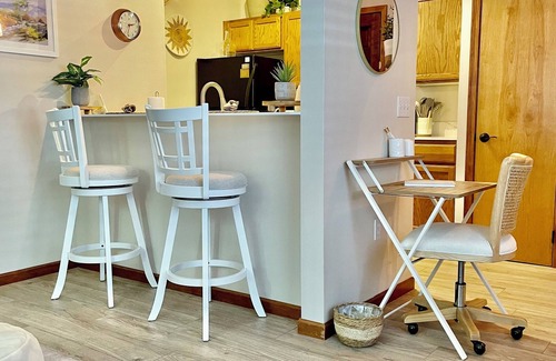 Albany Apartment | Historic downtown Albany, and peaceful river walks await your enjoyment