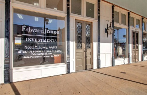 Crowley Apartment | Historic downtown apartment on main street