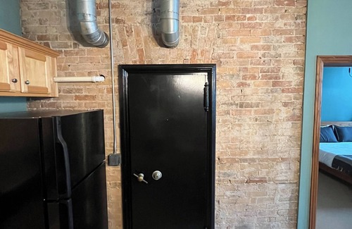 Oshkosh Apartment | Historic Downtown Apt, Algoma Suites #1 - Sleeps 4