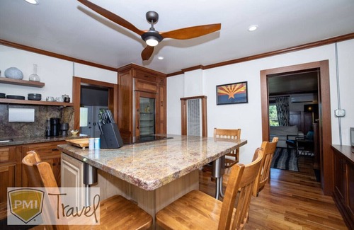 Prescott House | *Historic Downtown Bungalow *Firepit *Hot Tub *BBQ