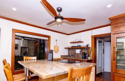 Prescott House | *Historic Downtown Bungalow *Firepit *Hot Tub *BBQ
