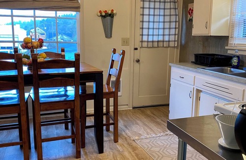 Astoria House | Historic Downtown Cottage