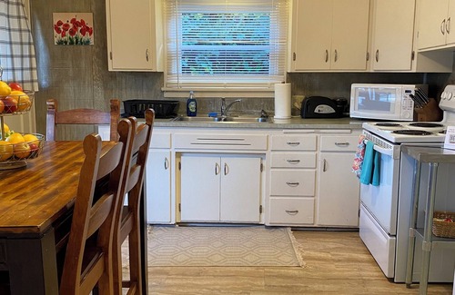 Astoria House | Historic Downtown Cottage