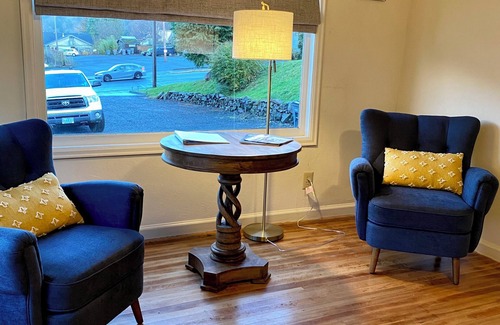 Astoria House | Historic Downtown Cottage