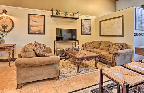 Colusa House | Historic Downtown Escape - Steps to Levee Park!