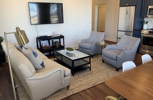 West Main Historic District Apartment | Historic Downtown flat with amazing River views! Hosted by Stay@713