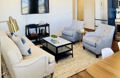 West Main Historic District Apartment | Historic Downtown flat with amazing River views! Hosted by Stay@713