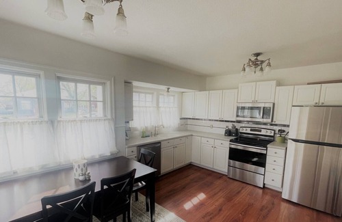 Tri-Cities House | Historic Downtown Kennewick home with large private backyard