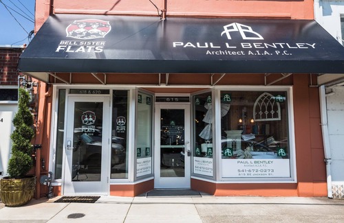 Roseburg Apartment | Historic Downtown Luxurious Apartment Only Steps Away from Local Restaurants