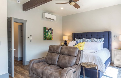 Roseburg Apartment | Historic Downtown Luxurious Apartment Only Steps Away from Local Restaurants