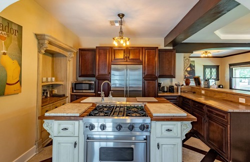 Roosevelt House | ✨Historic Downtown✨ Pool/outdoor kitchen/#LOCATION