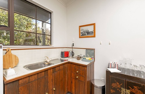 Greytown Cottage | Historic Drover's Cottage - Beautiful views